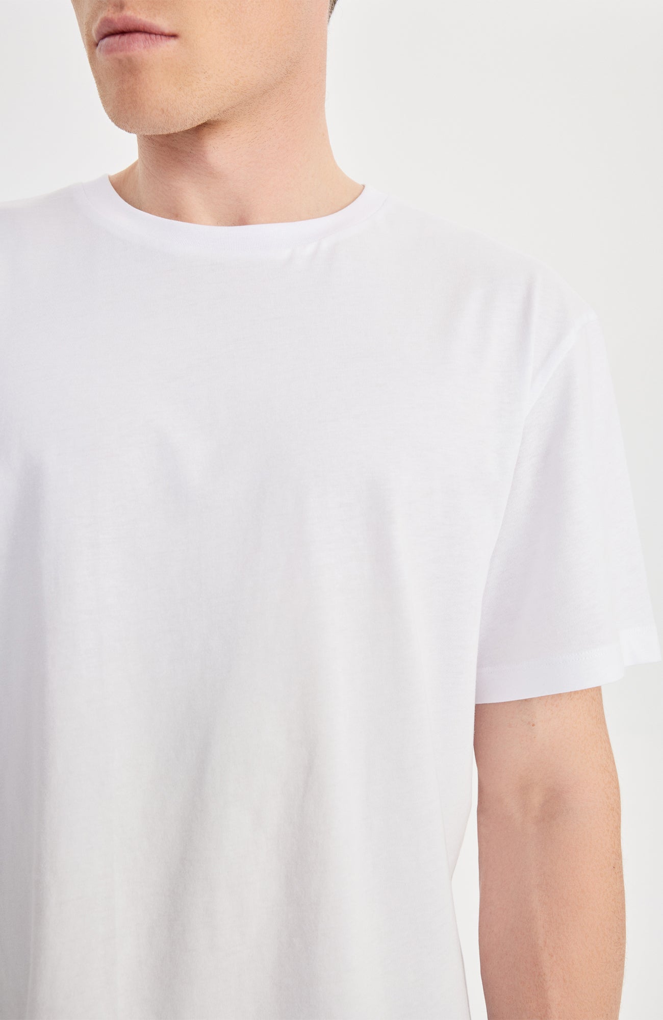 Sam II Oversized Beyaz T-shirt - BATTS ( Il Maggio, S/S 24, T-shirts ) Sam II Oversized Beyaz T-shirt - BATTS ( Il Maggio, S/S 24, T-shirts )